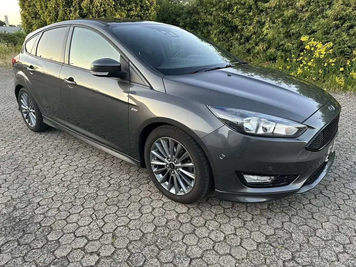 Gebraucht Ford Focus ST-Line 140 PS (102 kW) 2018 Magneticgrau (metallic) Kleinwagen