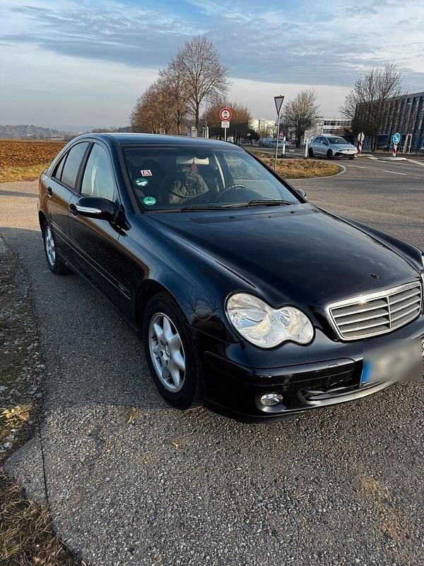 Blau Gebraucht 2004 Mercedes C180 Limousine | 2.000 € (Superpreis) - Bild 1/4