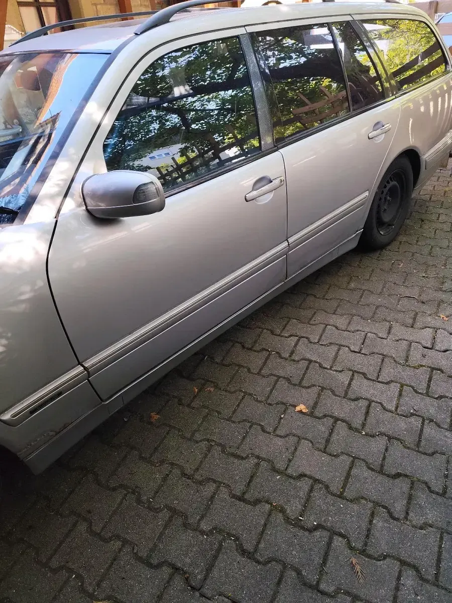 Gebraucht Mercedes E240 Avantgarde 170 PS (125 kW) 2002 Silber Kombi
