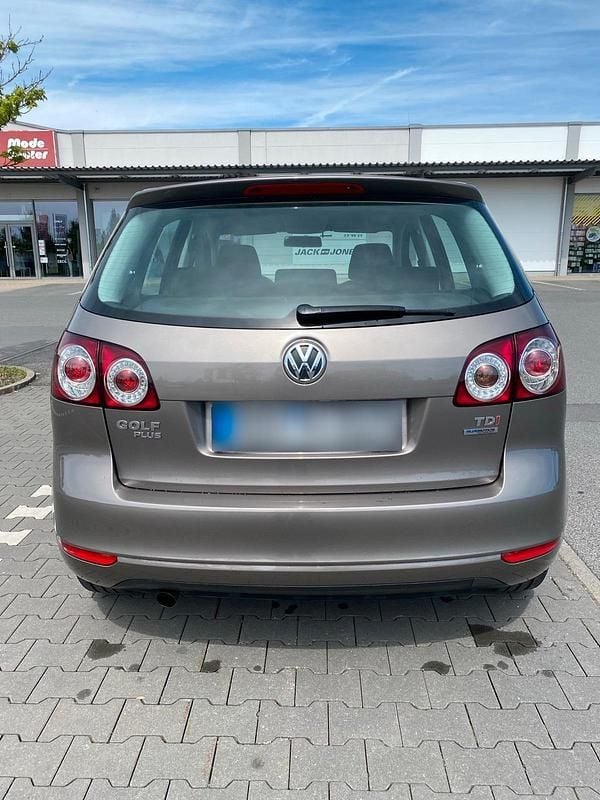 Second-hand VW Golf 110 CP (80 kW) 2011 Maro Monovolum