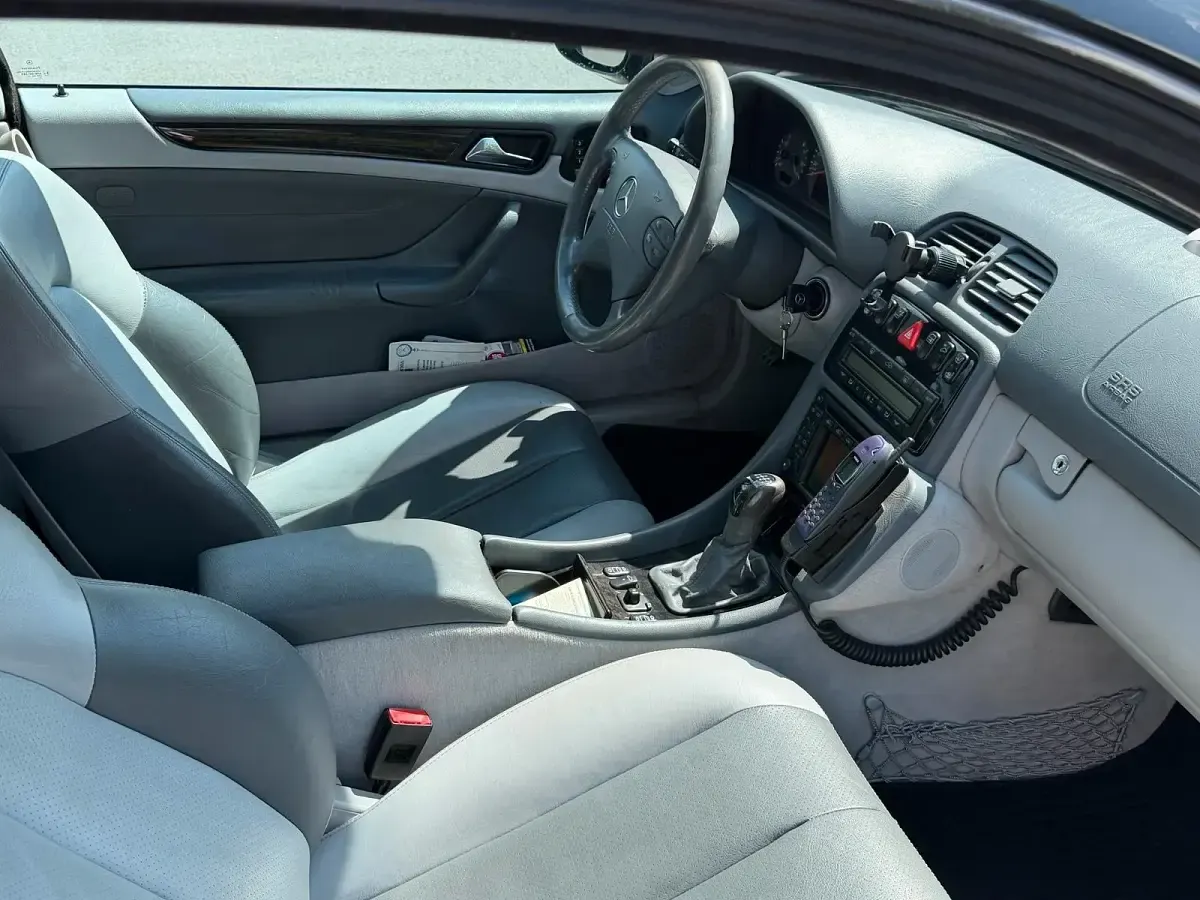 Gebraucht Mercedes CLK230 Avantgarde 197 PS (144 kW) 2001 Schwarz Coupé