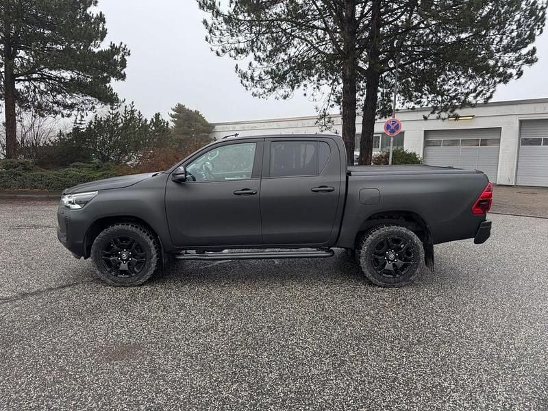 Gebraucht Toyota HiLux Executive 204 PS (150 kW) 2021 Rot Abholung