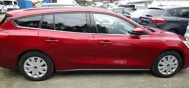 Gebraucht Ford Focus Cool & Connect 125 PS (91 kW) 2019 Rot Kombi