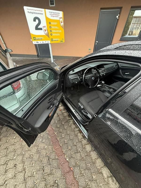 Gebraucht BMW 520 177 PS (130 kW) 2010 Schwarz Kombi
