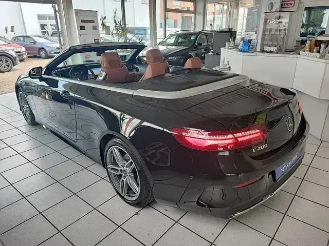 Gebraucht Mercedes E200 AMG 184 PS (135 kW) 2019 Obsidianschwarz (metallic) Cabrio