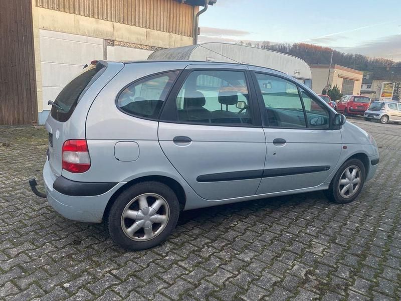 Gebraucht Renault Scénic Dynamique 107 PS (78 kW) 2000 Silber Van / Kleinbus