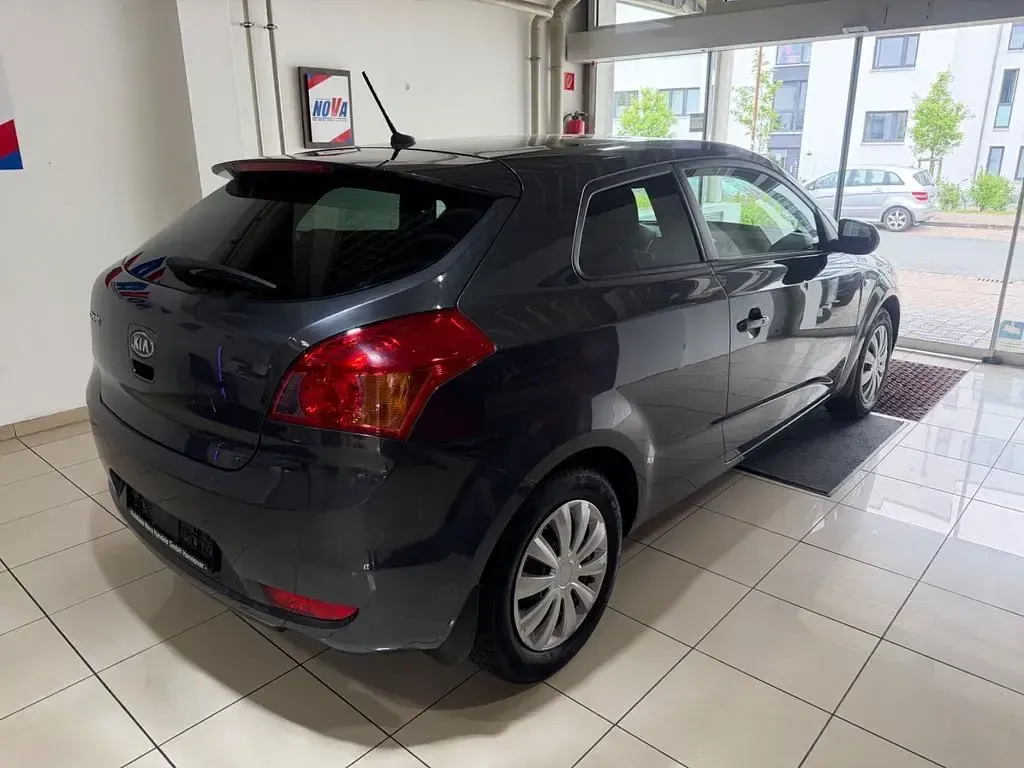 Gebraucht Kia Ceed 90 PS (66 kW) 2009 Grau Kleinwagen