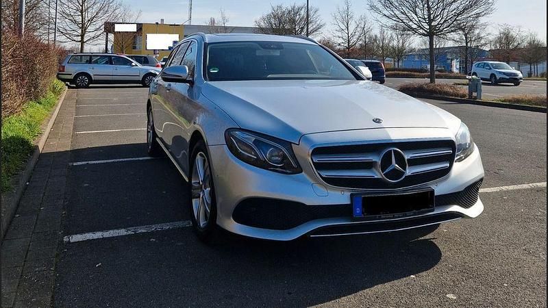 Gebraucht Mercedes E220 Avantgarde 194 PS (142 kW) 2017 Silber Kombi