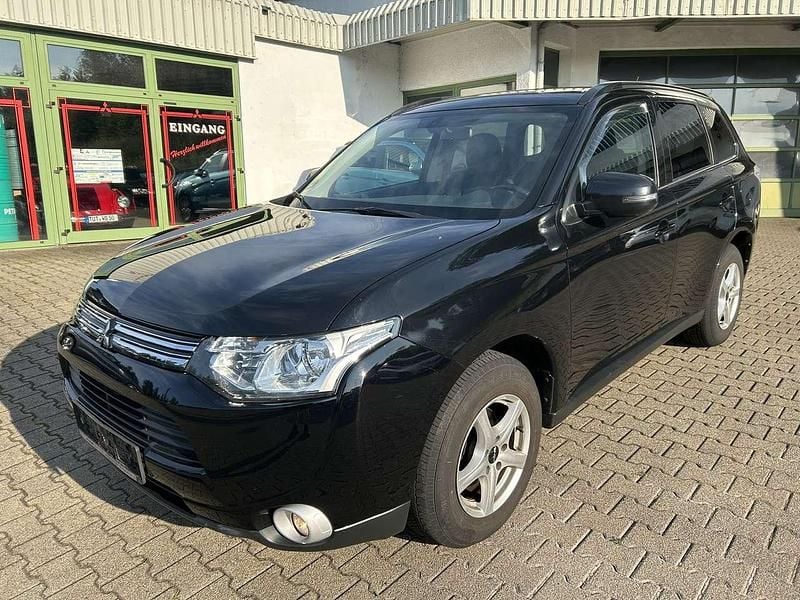 Pantherschwarz (p) Gebraucht 2014 Mitsubishi Outlander Invite SUV | 8.990 € (Superpreis) - Bild 1/4