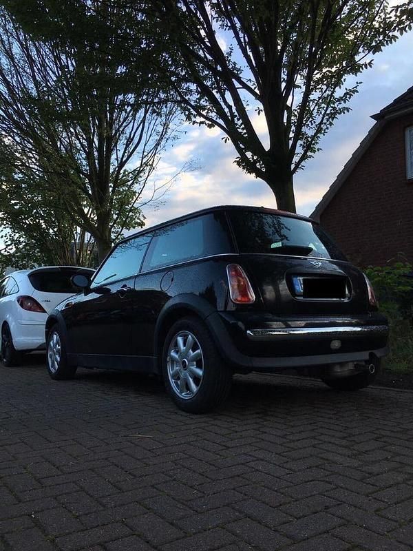 Usado Mini ONE 90 HP (66 kW) 2001 Preto Citadino