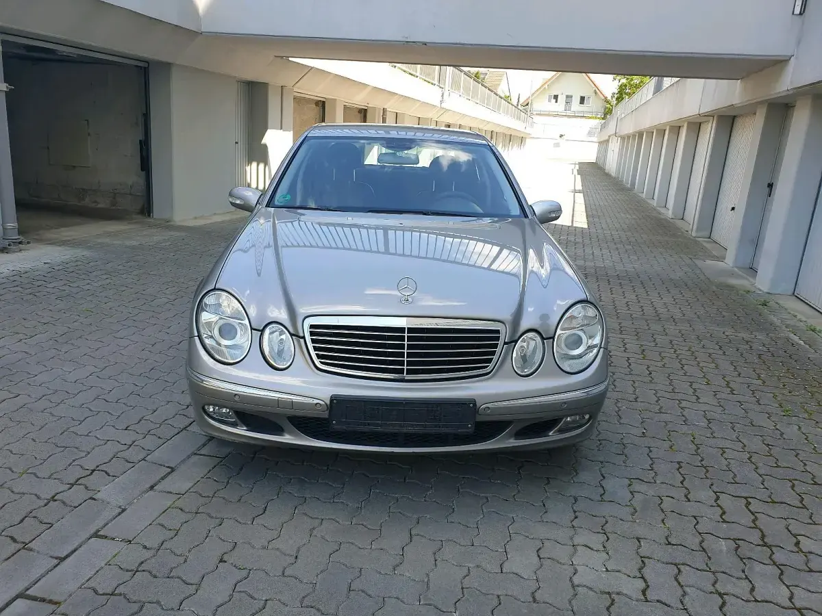 Gebraucht Mercedes E320 Elegance 204 PS (150 kW) 2005 Gold Limousine