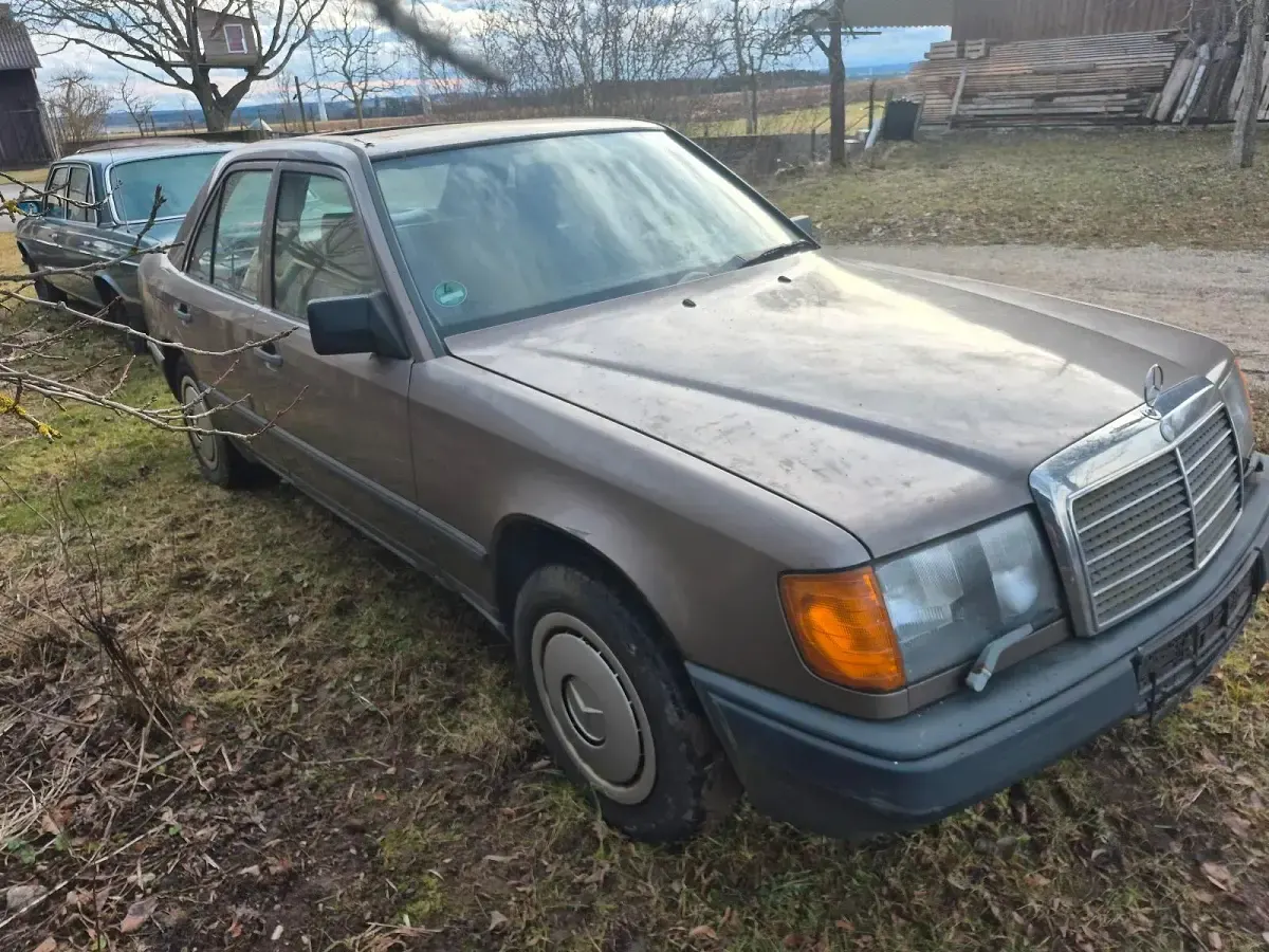 Gebraucht Mercedes E260 150 PS (110 kW) 1989 Limousine
