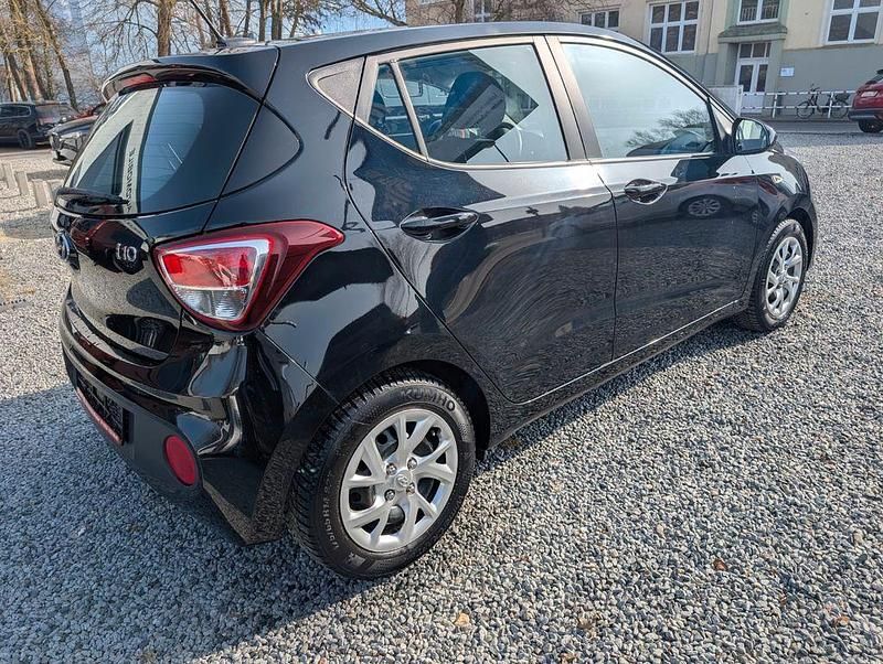 Gebraucht Hyundai i10 67 PS (49 kW) 2017 Schwarz Kleinwagen