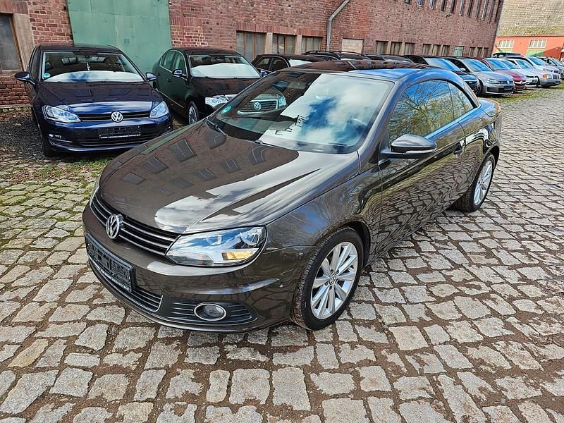 Gebraucht VW Eos Basis 140 PS (102 kW) 2011 Braun Cabrio