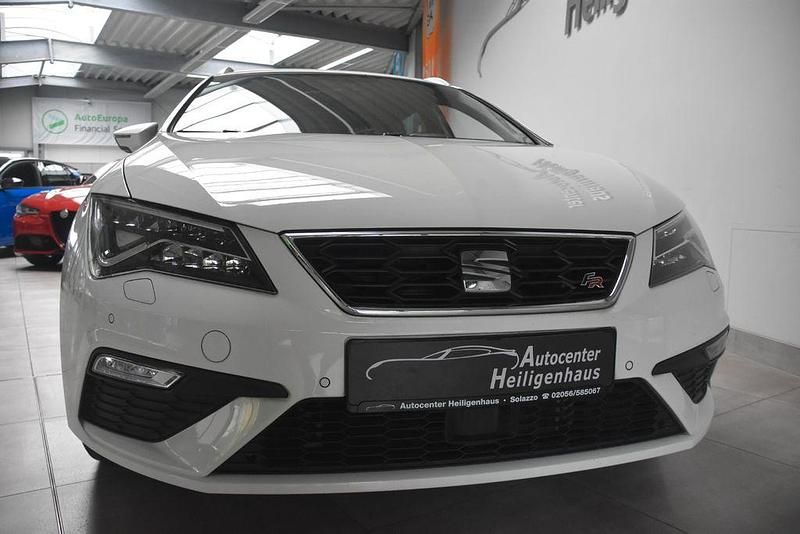 Weiß Gebraucht 2018 Seat Leon ST FR Kombi | 15.980 € (Fairer Preis) - Bild 1/4