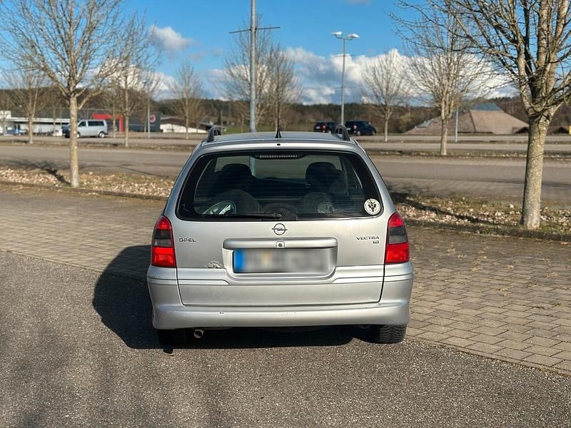 Gebraucht Opel Vectra Comfort 125 PS (91 kW) 2001 Silber Kombi