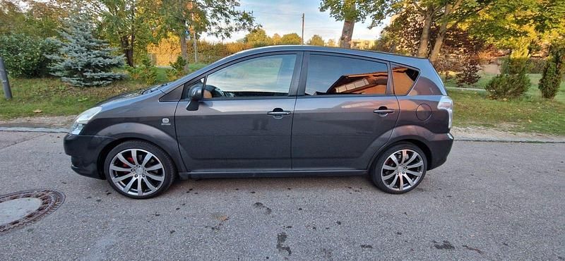 Grau Gebraucht 2009 Toyota Corolla Verso Van / Kleinbus | 2.000 € (Superpreis) - Bild 1/4