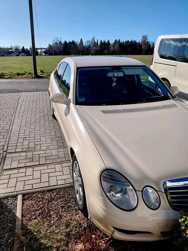 Gebraucht Mercedes E200 136 PS (100 kW) 2006 Gelb Limousine