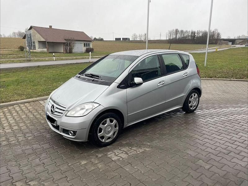 Grau Gebraucht 2012 Mercedes A180 Van / Kleinbus | 6.900 € (Fairer Preis) - Bild 1/4