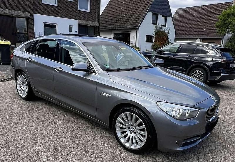 Grau Gebraucht 2010 BMW 530 Gran Turismo Limousine | 13.350 € (Fairer Preis) - Bild 1/4