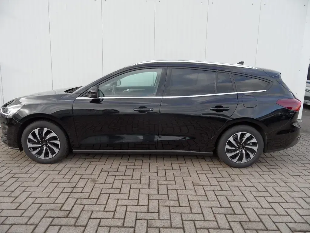 Gebraucht Ford Focus Titanium 125 PS (91 kW) 2024 Schwarz Limousine