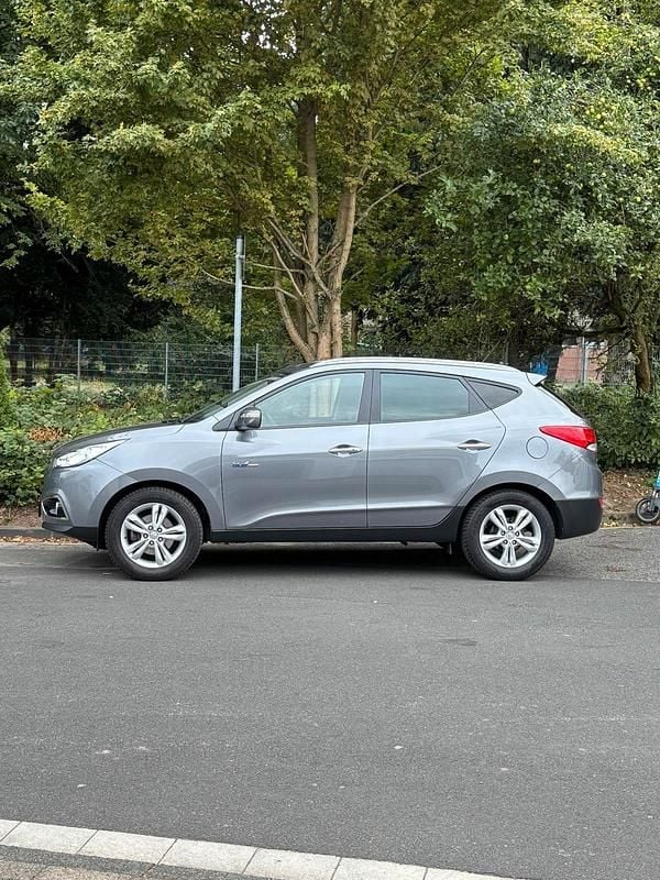 Silber Gebraucht 2014 Hyundai ix35 SUV | 6.900 € (Guter Preis) - Bild 1/4