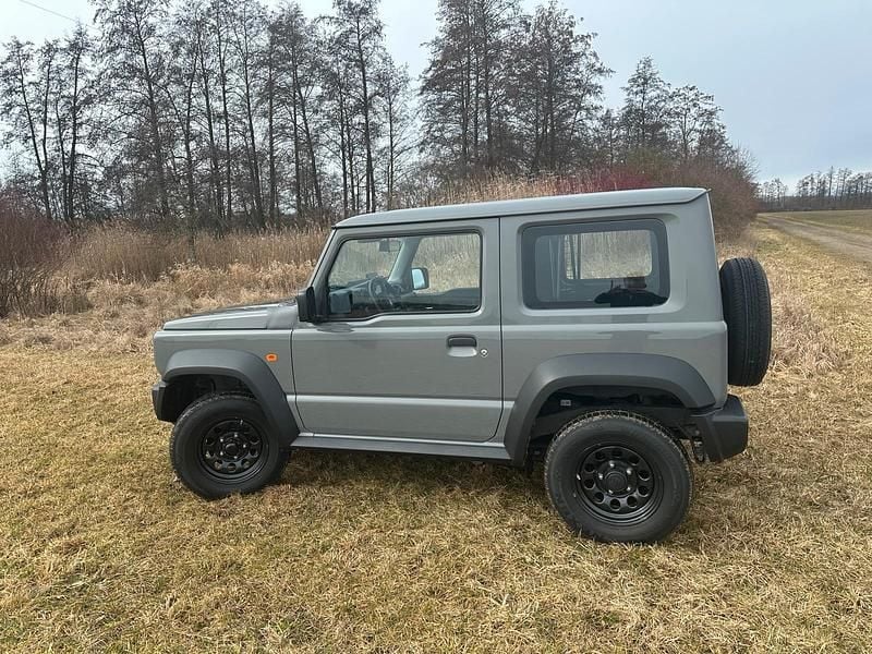 Gebraucht Suzuki Jimny Comfort 102 PS (75 kW) 2024 Grau SUV