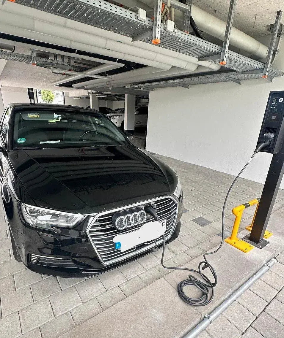 Gebraucht Audi e-tron Sportback Comfort 110 kW (150 PS) 2020 Schwarz SUV