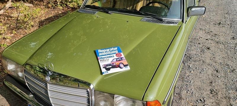 Grün Gebraucht 1980 Mercedes E300 Limousine | 12.557 € - Bild 1/4