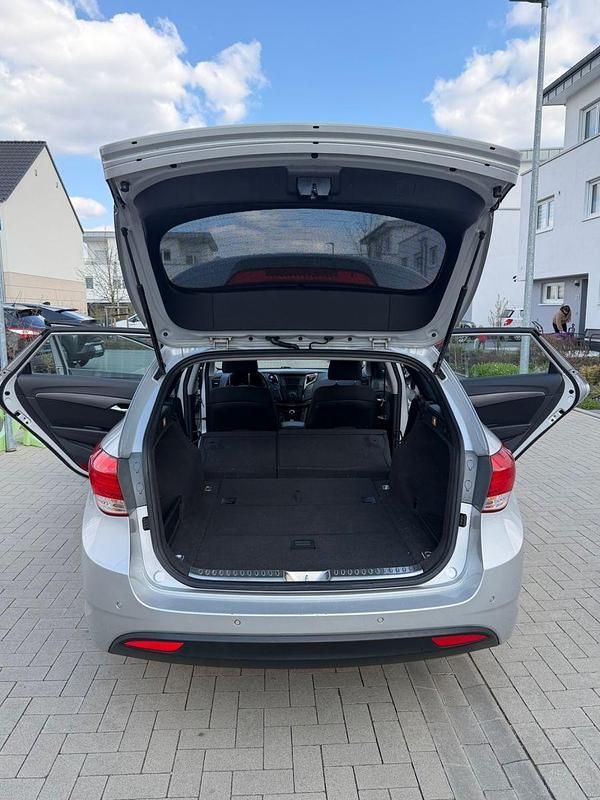 Gebraucht Hyundai i40 Comfort 135 PS (99 kW) 2012 Silber Kombi
