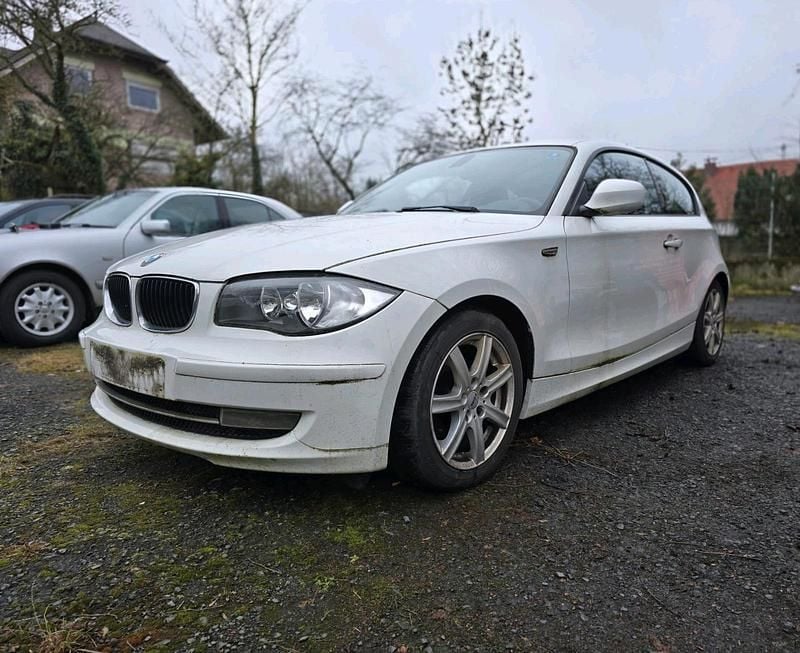 Weiß Gebraucht 2009 BMW 116 Kleinwagen | 1.300 € (Superpreis) - Bild 1/4