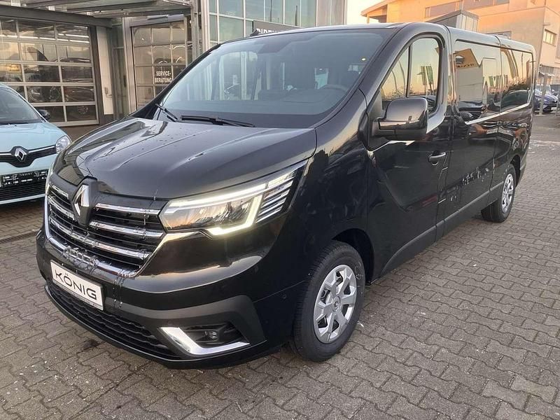 Tenebroschwarz metallic Gebraucht 2024 Renault Trafic Life Van | 40.597 € (Etwas zu teuer) - Bild 1/4