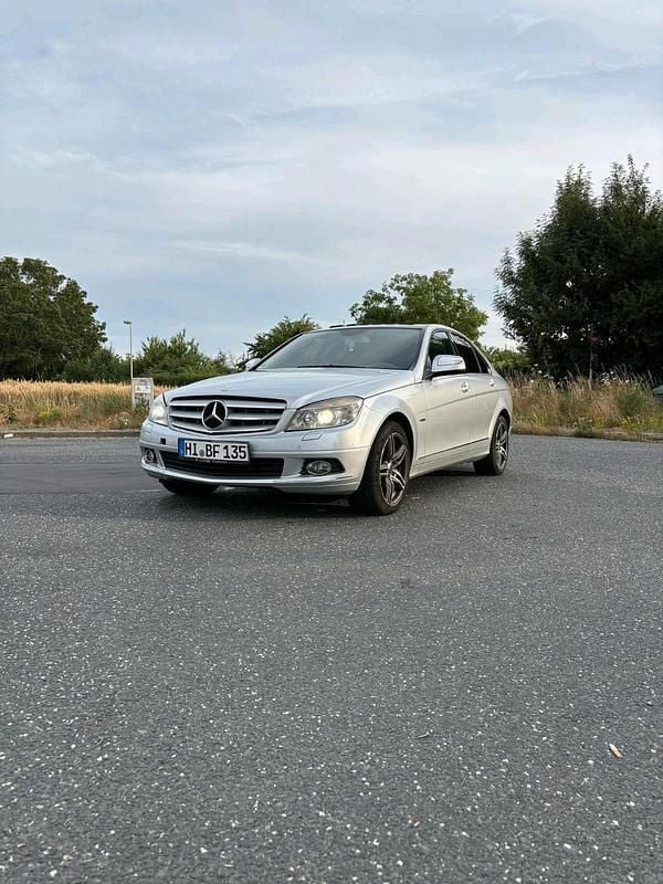 Silber Gebraucht 2008 Mercedes C320 Limousine | 2.500 € (Superpreis) - Bild 1/4
