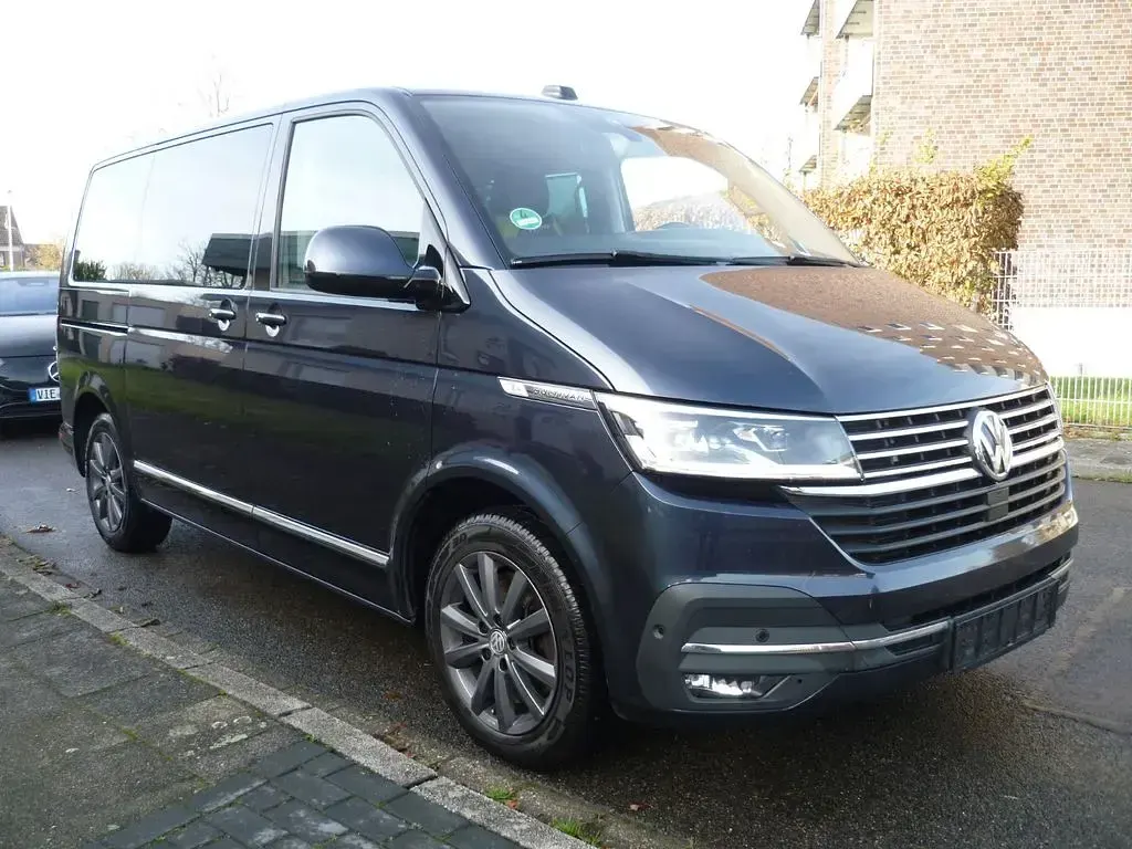 Gebraucht VW Multivan Highline 204 PS (150 kW) 2021 Blau Van / Kleinbus