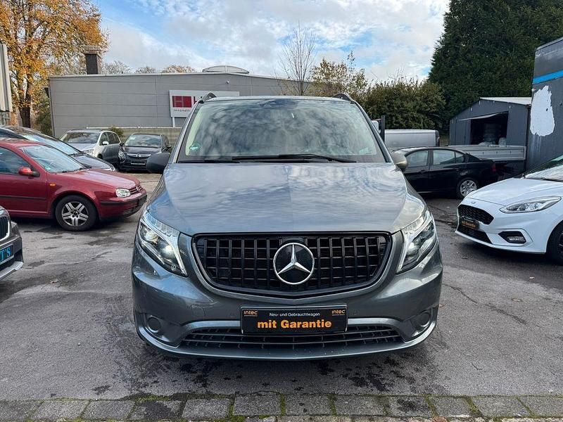 Gebraucht Mercedes Vito 237 PS (174 kW) 2021 Lackfarbe selenitgrau metallic Van