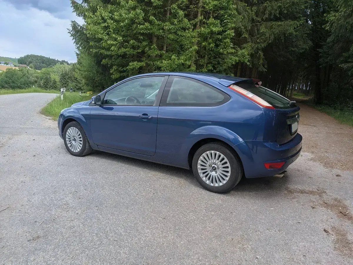 Gebraucht Ford Focus Titanium 145 PS (106 kW) 2008 Blau Limousine