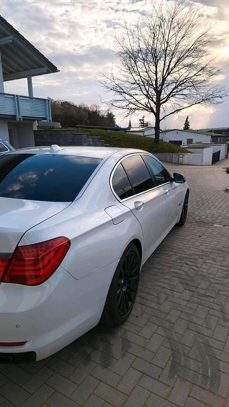 Gebraucht BMW 730 245 PS (180 kW) 2011 Weiß Limousine