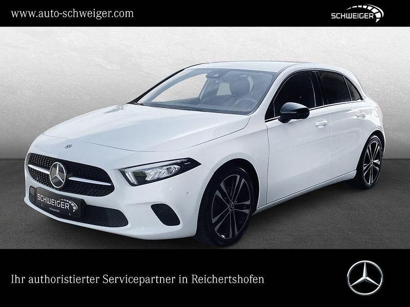 Weiß Gebraucht 2020 Mercedes A200 Edition 1 Limousine | 23.950 € (Fairer Preis) - Bild 1/4