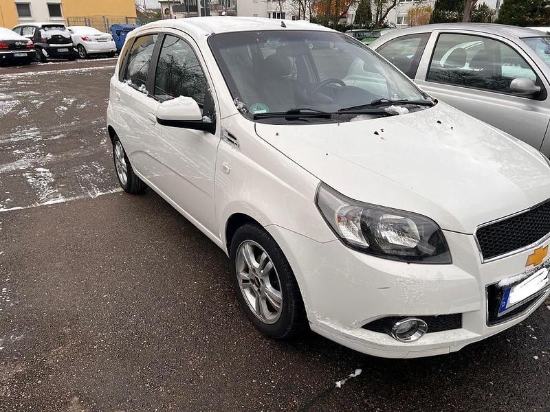 Weiß Gebraucht 2011 Chevrolet Aveo LT Limousine | 2.500 € (Fairer Preis) - Bild 1/4