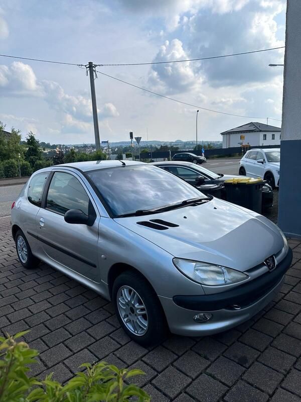 Silber Gebraucht 2003 Peugeot 206 Kleinwagen | 1.249 € (Fairer Preis) - Bild 1/4