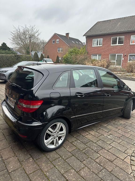 Gebraucht Mercedes B200 136 PS (100 kW) 2009 Schwarz Van / Kleinbus