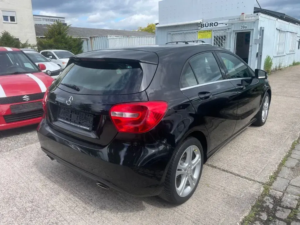 Gebraucht Mercedes A180 122 PS (89 kW) 2013 Schwarz Kleinwagen