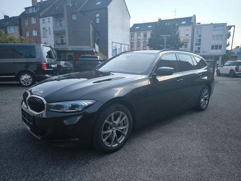Schwarz Gebraucht 2022 BMW 330 Sport Line Kombi | 28.750 € (Fairer Preis) - Bild 1/4