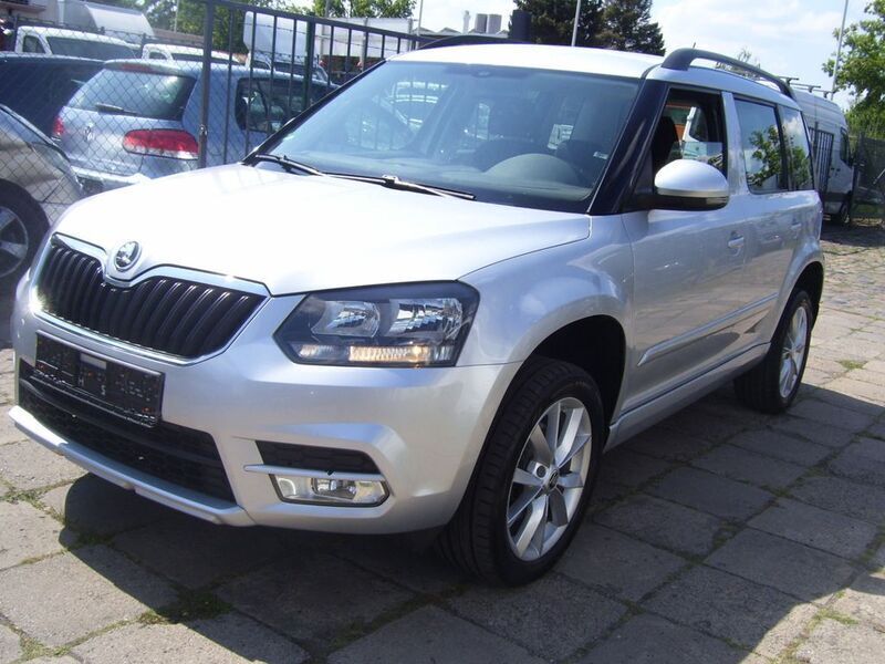 Silber metallic Gebraucht 2015 Skoda Yeti SUV | 11.900 € (Teuer) - Bild 1/4