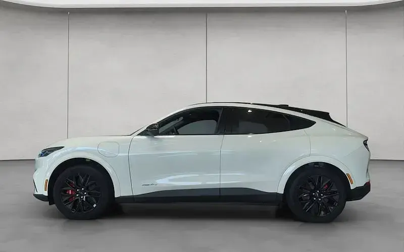 Neu Ford Mustang Mach-E Premium 202 kW (276 PS) 2025 Weiß SUV