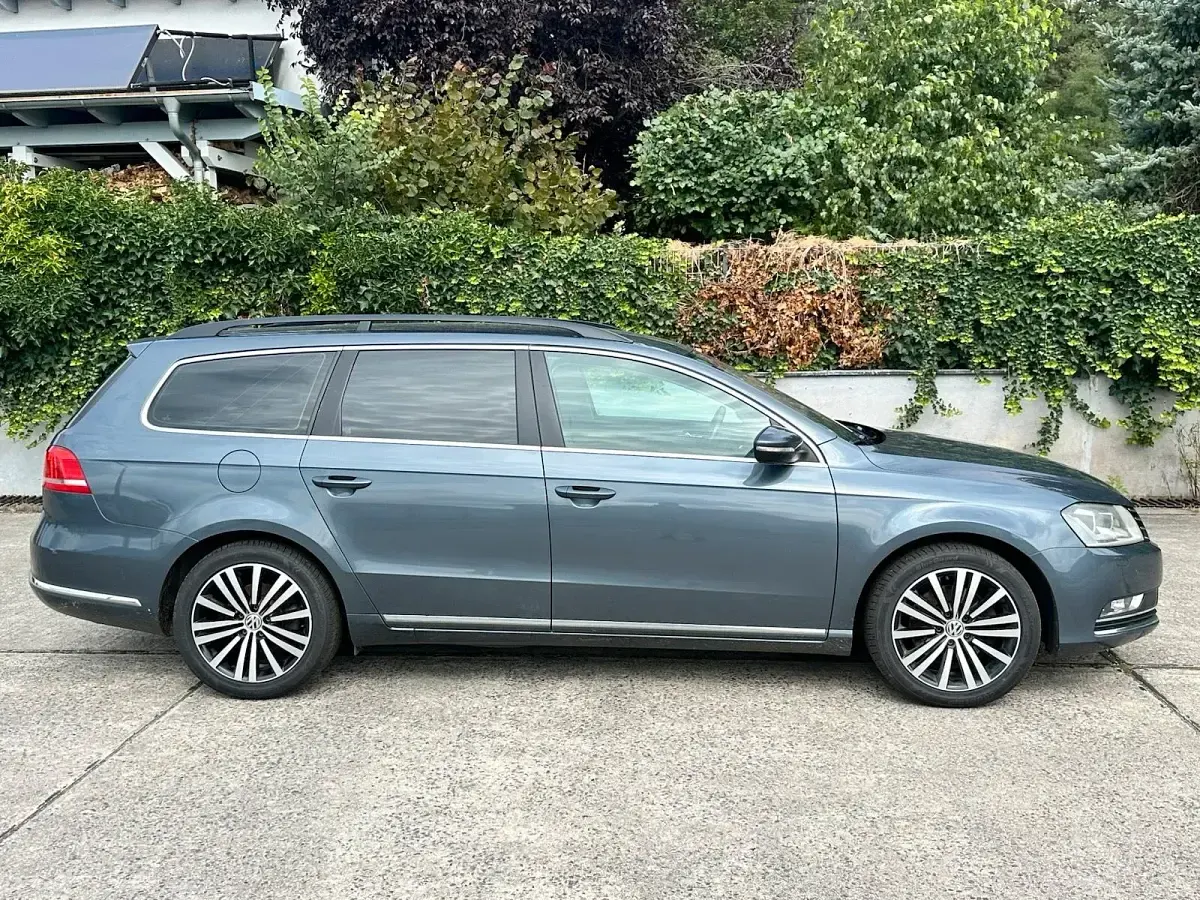 Gebraucht VW Passat 122 PS (89 kW) 2012 Blau Kombi