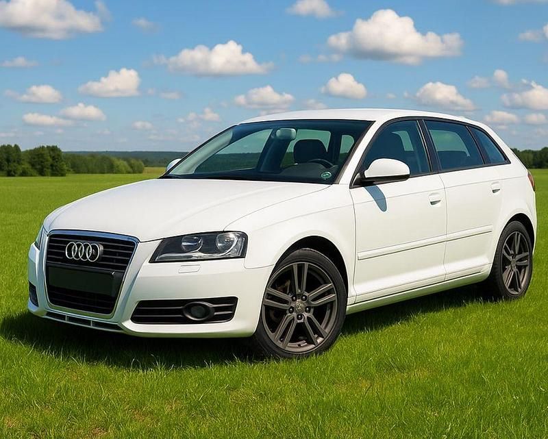 Weiß Gebraucht 2010 Audi A3 Sportback Ambiente Limousine | 7.250 € (Fairer Preis) - Bild 1/4
