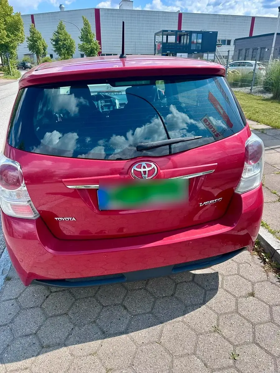 Gebraucht Toyota Verso 147 PS (108 kW) 2014 Rot Van / Kleinbus