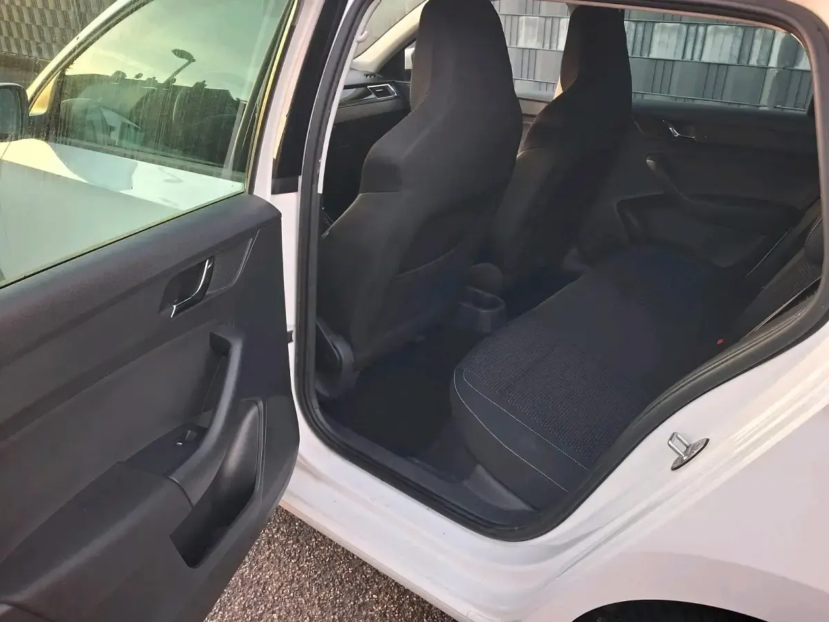 Gebraucht Skoda Rapid Elegance 122 PS (89 kW) 2014 Weiß Kleinwagen