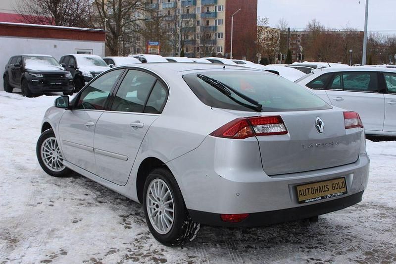 Gebraucht Renault Laguna III Expression 140 PS (102 kW) 2011 Silber Limousine